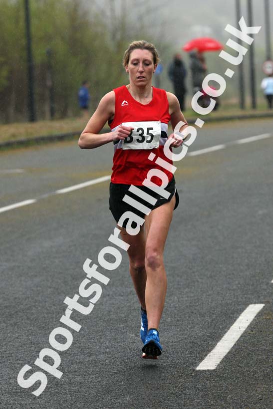 Senior womens relay, Elswick Good Friday Road Races. Photo: David T. Hewitson/Sports for All Pics